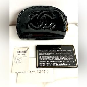 CHANEL 1995 PATENT LEATHER LOGO POUCH PURSE BAG BLACK GOLD TONE ZIPPER NEW TAGS